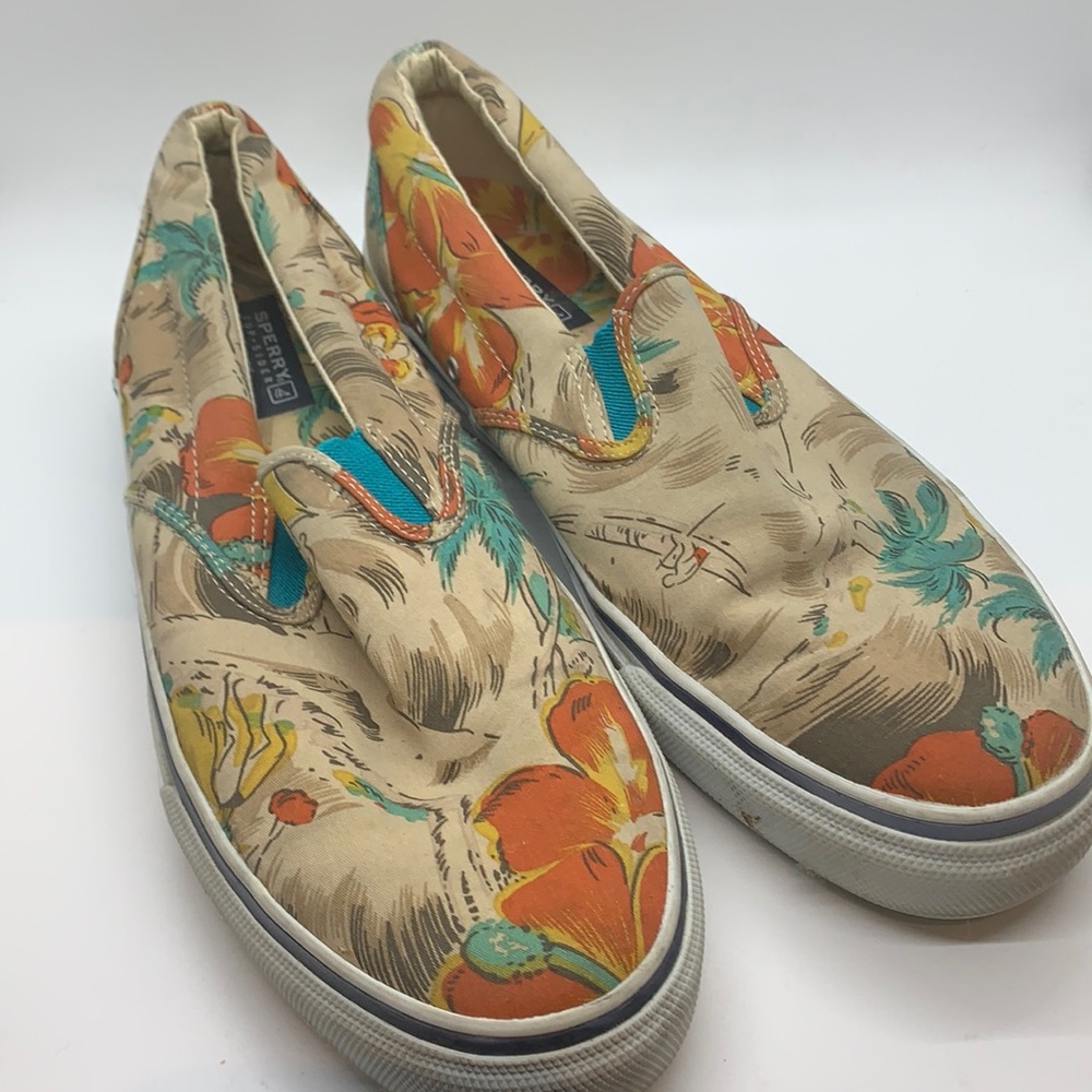 Sperry Top-Sider Hawaiian Print Striper Slip on.  Vulcanized bottom. Gently used